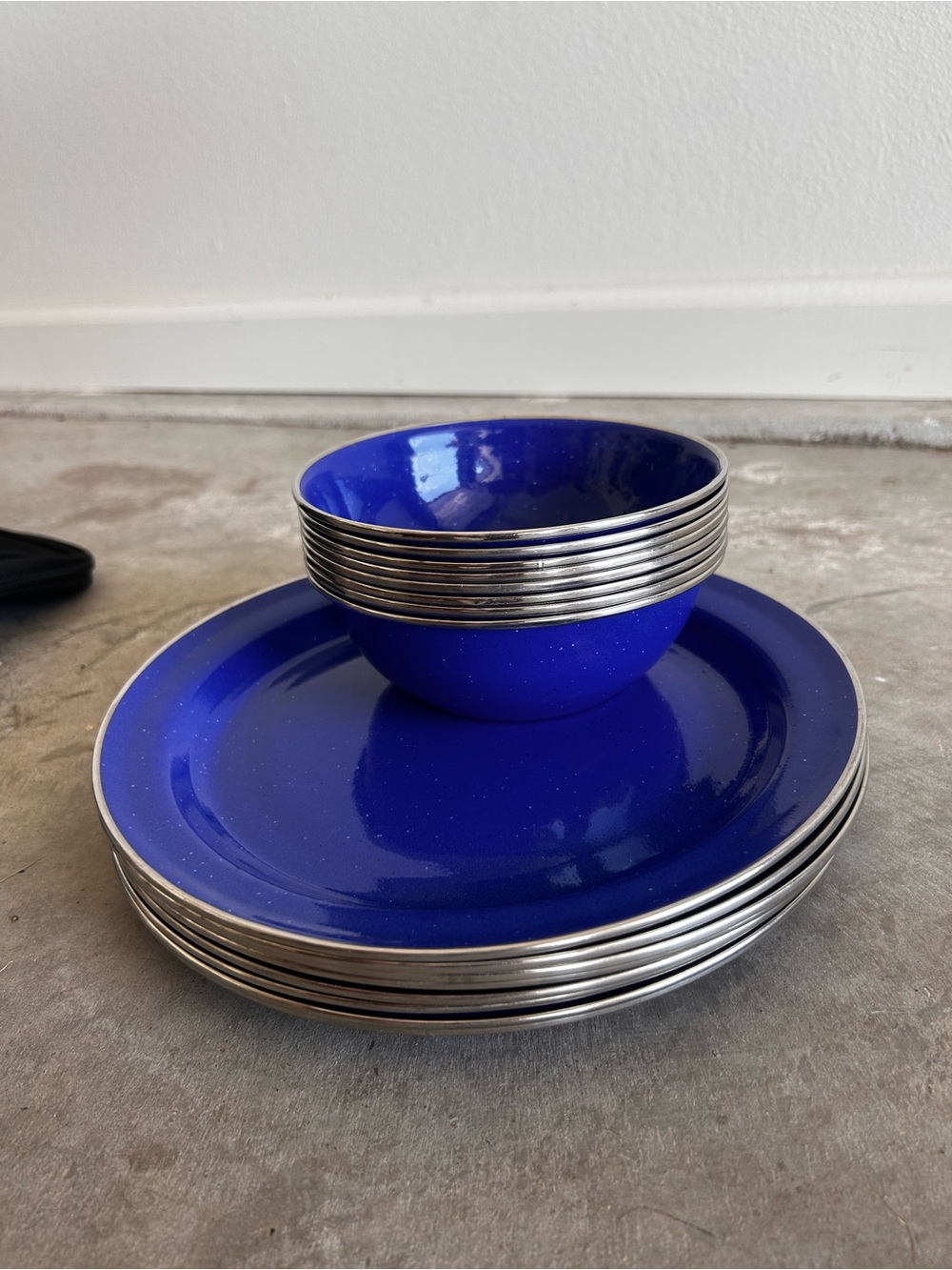 16 piece enamel set